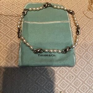 Tiffany & Co. Infinity Sterling Silver and Pearl Necklace Vintage 1999